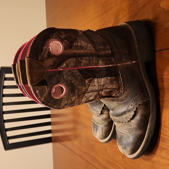 ARIAT ROUND TOE CAMO BOOT - Picture 6 of 14